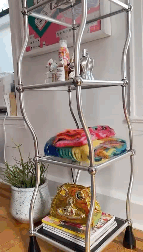 Dancing Shelf